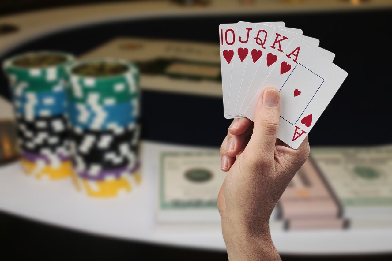 Animasi fitur bonus jackpot progresif Wolf Gold dengan tingkat Major dan Grand di ratu 555